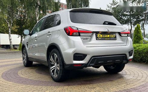 Mitsubishi Outlander 2019 - фото 5