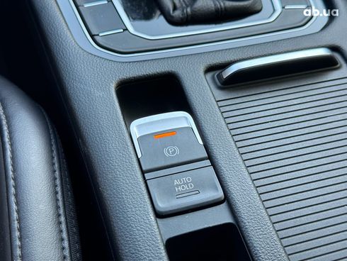 Volkswagen Passat 2017 черный - фото 35