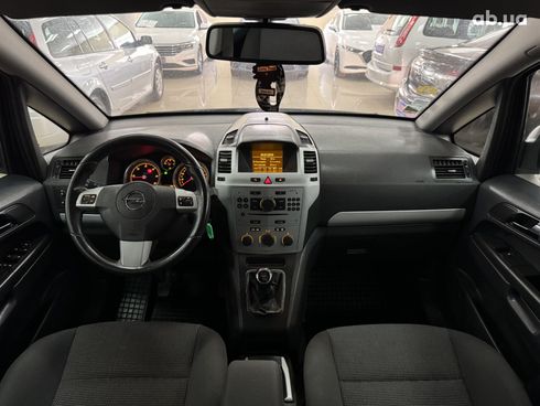 Opel Zafira 2010 серебристый - фото 3