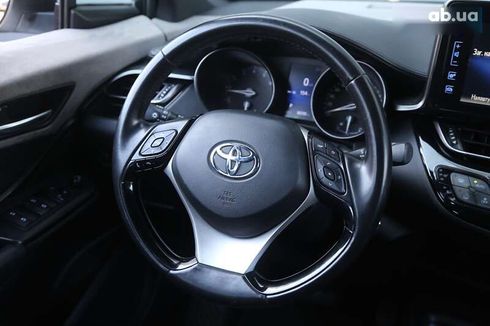 Toyota C-HR 2017 - фото 14