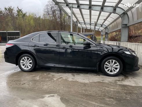 Toyota Camry 2018 черный - фото 9