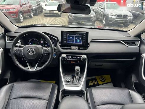 Toyota RAV4 2021 - фото 11
