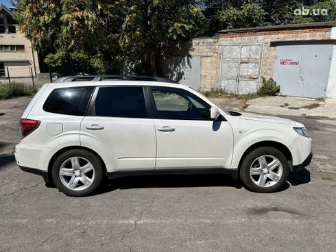 Subaru Forester 2010 белый - фото 4