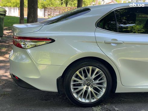 Toyota Camry 2019 белый - фото 13