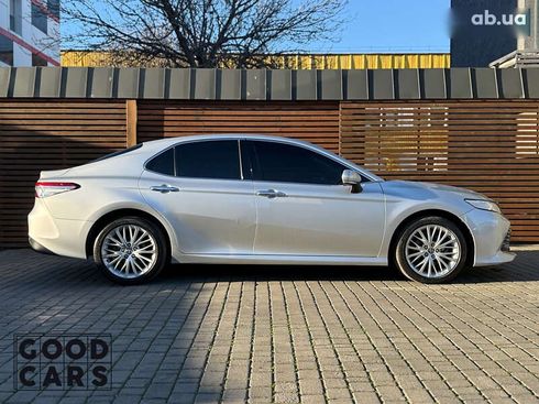 Toyota Camry 2018 - фото 8