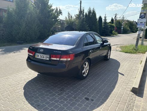 Hyundai Sonata 2006 вишневый - фото 2