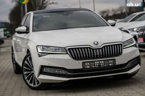 Skoda Superb 2020 - фото 12