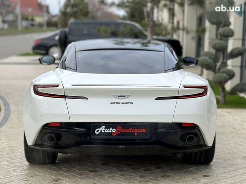 Aston Martin DB11 2018 - фото 18