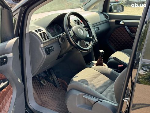 Volkswagen Touran 2003 черный - фото 15