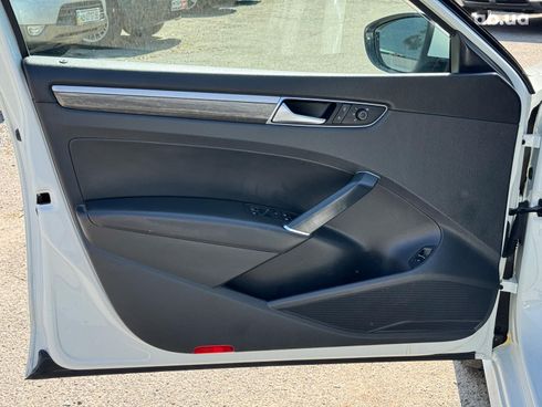 Volkswagen Passat 2016 белый - фото 35