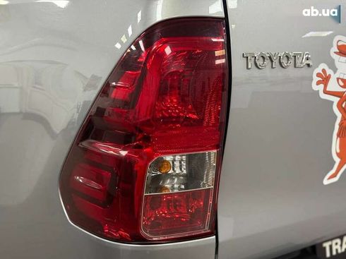 Toyota Hilux 2018 - фото 10