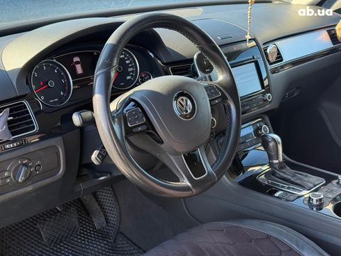 Volkswagen Touareg 2011 серый - фото 45