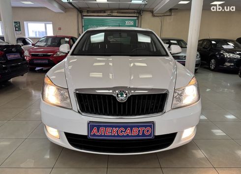 Skoda Octavia 2011 белый - фото 6