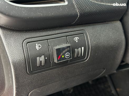 Hyundai Accent 2012 красный - фото 10