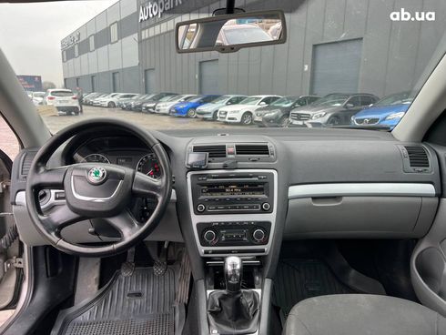 Skoda Octavia 2010 серый - фото 33