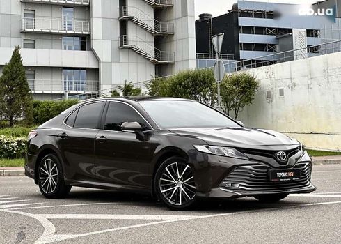 Toyota Camry 2018 - фото 17