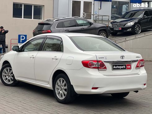 Toyota Corolla 2012 белый - фото 7