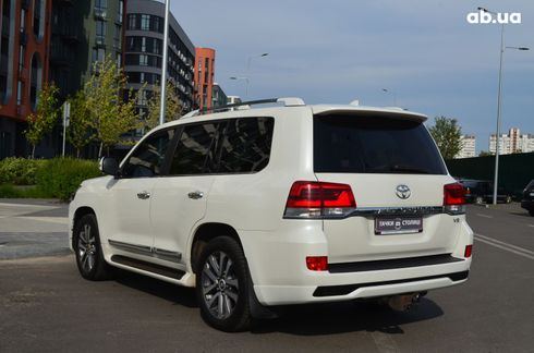 Toyota Land Cruiser 2016 белый - фото 9
