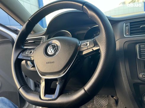 Volkswagen Jetta 2015 серый - фото 33