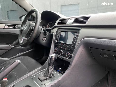 Volkswagen Passat 2012 серый - фото 12