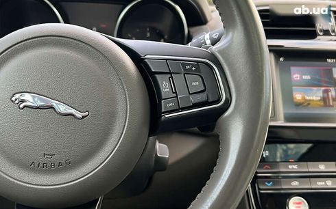 Jaguar XE 2016 - фото 23