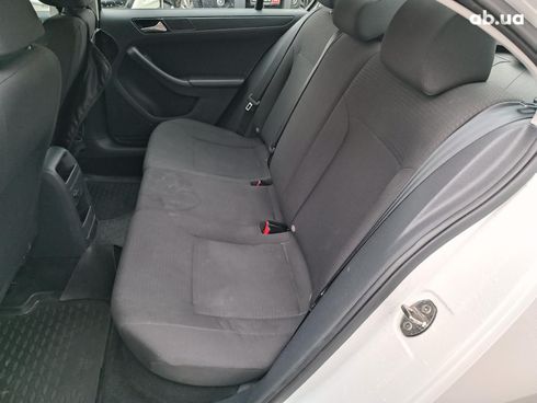 Volkswagen Jetta 2015 белый - фото 26