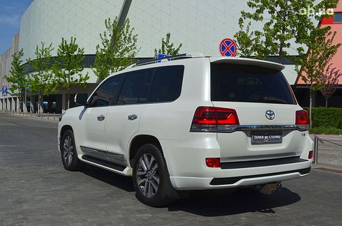 Toyota Land Cruiser 2016 белый - фото 8