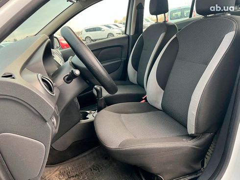 Renault Logan 2016 белый - фото 18