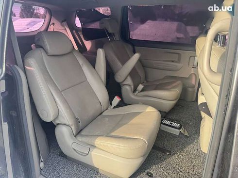Kia Carnival 2017 - фото 13