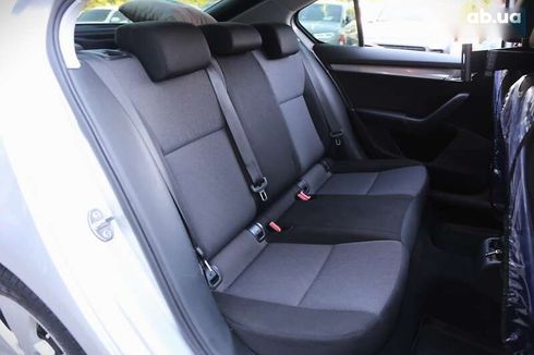 Skoda Octavia 2017 - фото 10