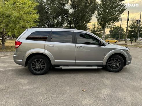 Dodge Journey 2018 серый - фото 12