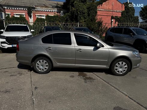 Skoda Octavia 2009 бежевый - фото 7