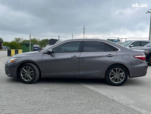 Toyota Camry 2016 серый - фото 12