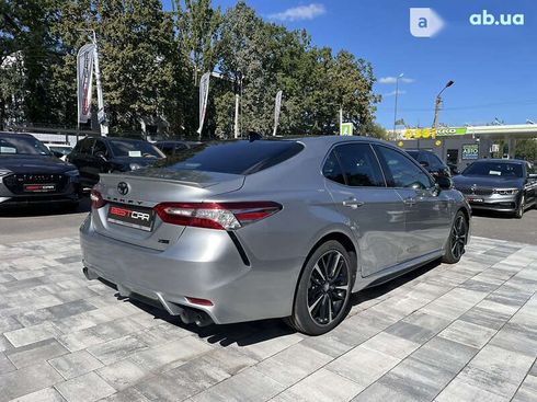 Toyota Camry 2020 - фото 11