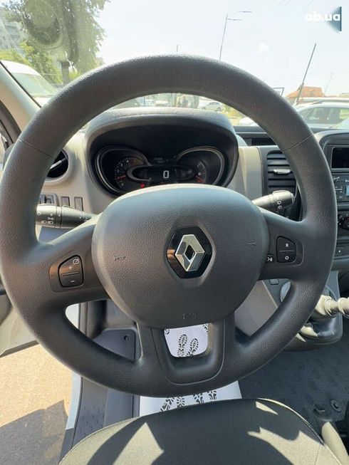 Renault Trafic 2018 - фото 20