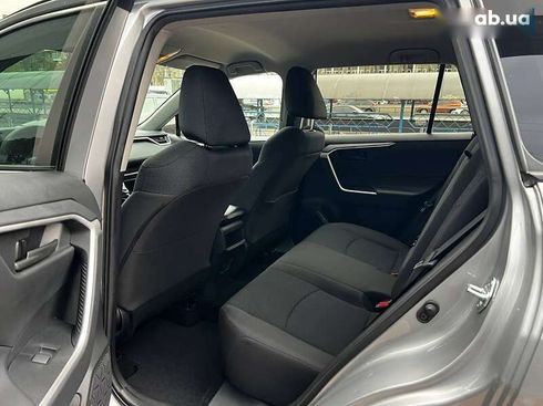 Toyota RAV4 2021 - фото 12