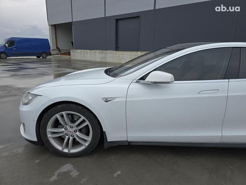 Tesla Model S 2015 белый - фото 7