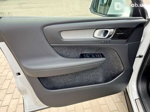 Volvo XC40 2021 - фото 13