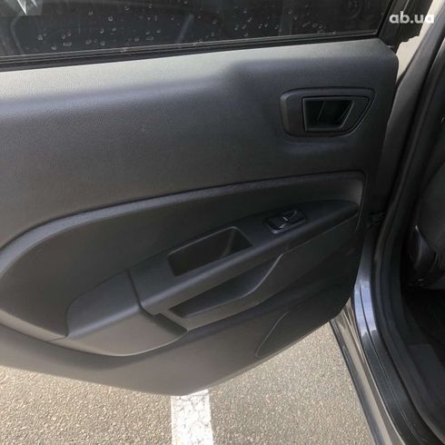 Ford Fiesta 2018 серый - фото 9