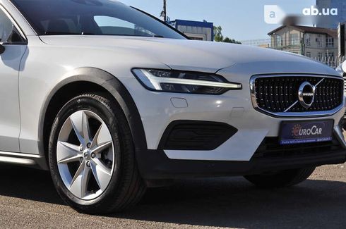 Volvo V60 Cross Country 2019 - фото 26