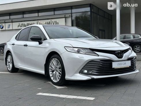 Toyota Camry 2018 - фото 2