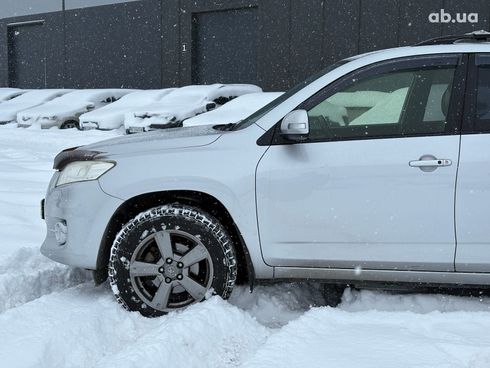 Toyota RAV4 2012 серый - фото 11