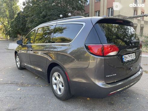 Chrysler Pacifica 2017 - фото 12
