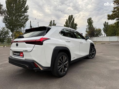 Lexus UX 2018 белый - фото 9