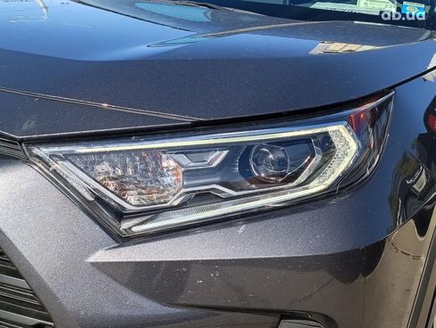 Toyota RAV4 2020 серый - фото 4