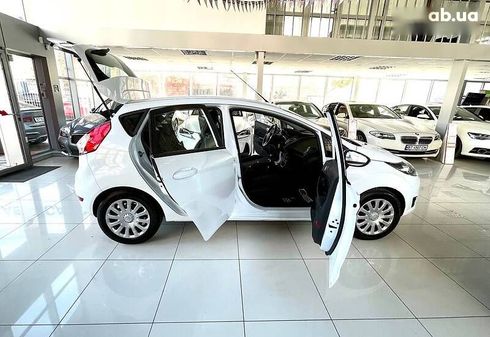 Ford Fiesta 2016 - фото 14