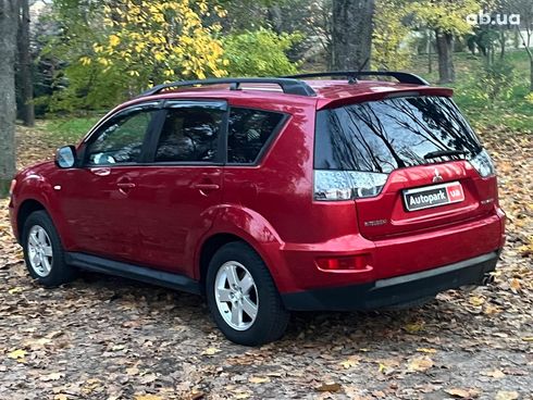 Mitsubishi Outlander 2010 красный - фото 8