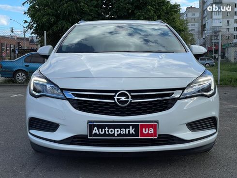 Opel Astra 2018 белый - фото 2