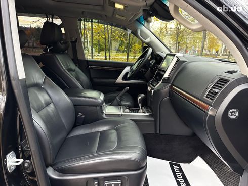Toyota Land Cruiser 2018 черный - фото 17