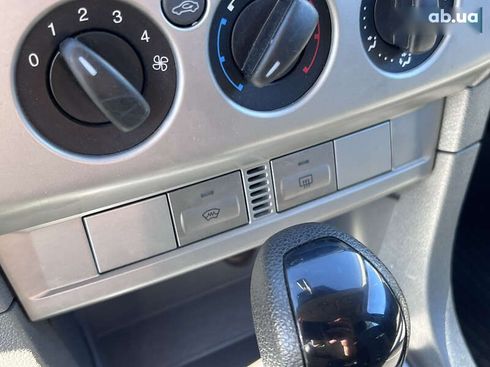 Ford Focus 2010 - фото 29